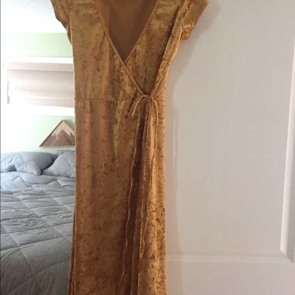 Beverly Velour Wrap dress size M - Picture 2 of 4